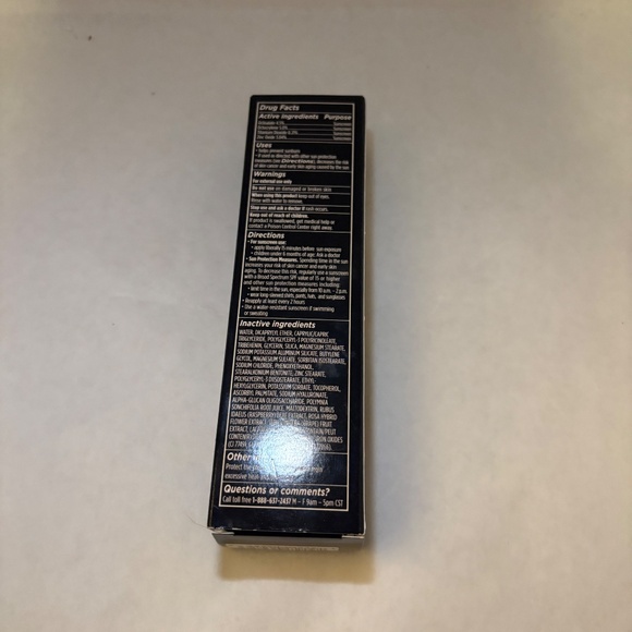 Laura Mercier Tinted Moisturizer Natural Dewy SPF30 6C Brunette 1.5 oz; 06/26 - Picture 4 of 5